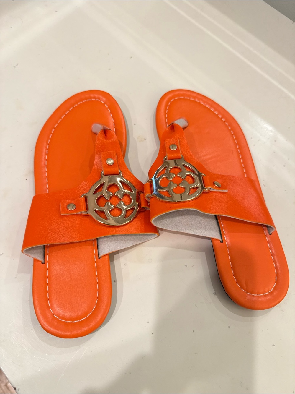 NEW WITH TAG NEVER WORN - Women’s Leather Thong sandal.